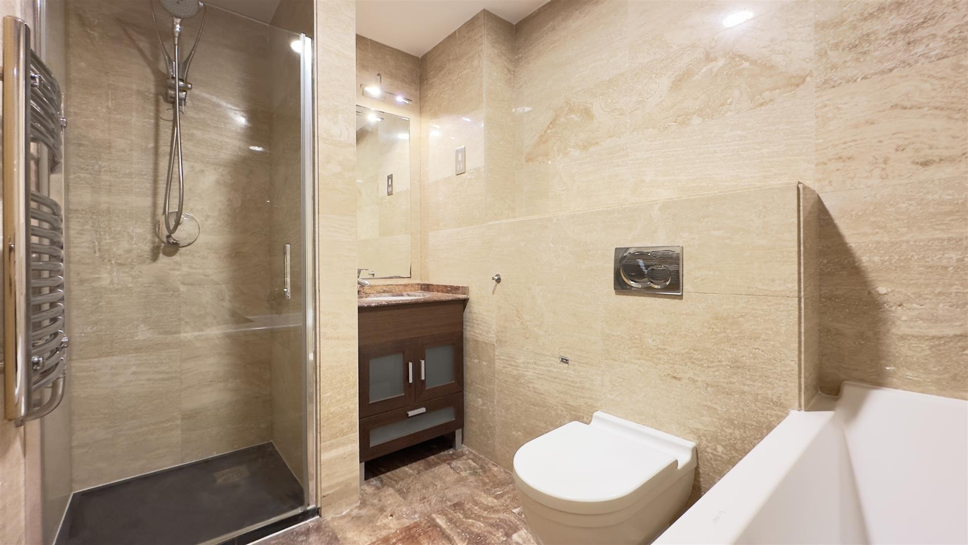 Image of Apartment - 2 Bedrooms - 1 Bathrooms for Rental in Majestic Ocean Plaza-Gibraltar, Image 5